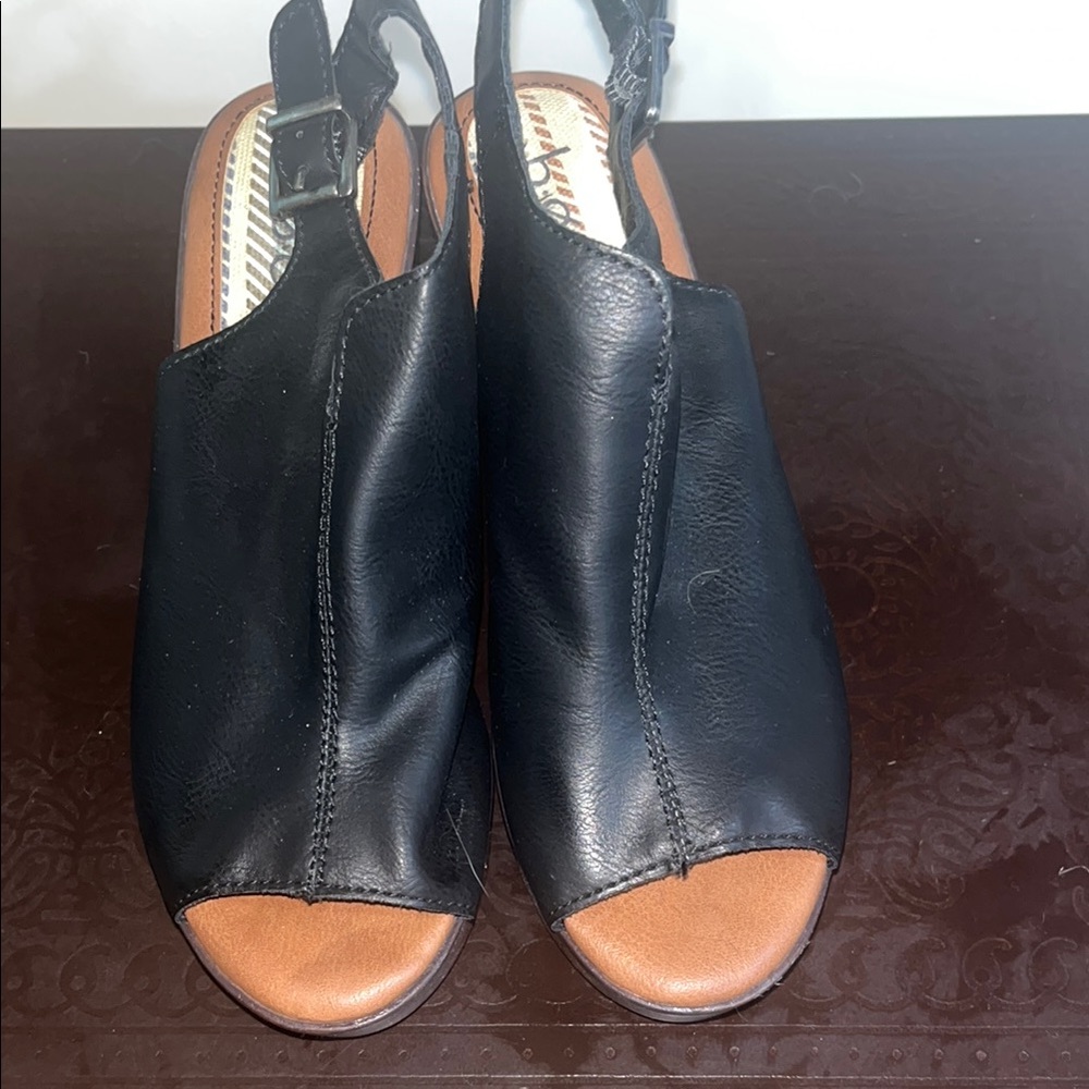 b.o.c. Black and Brown Leather Sandals Slip-On Casual